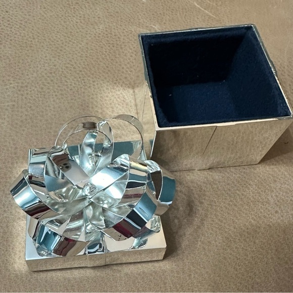 Brass Gift Box Present Christmas Decor / Storage Solid Heavy 3D Opens - Picture 5 of 11